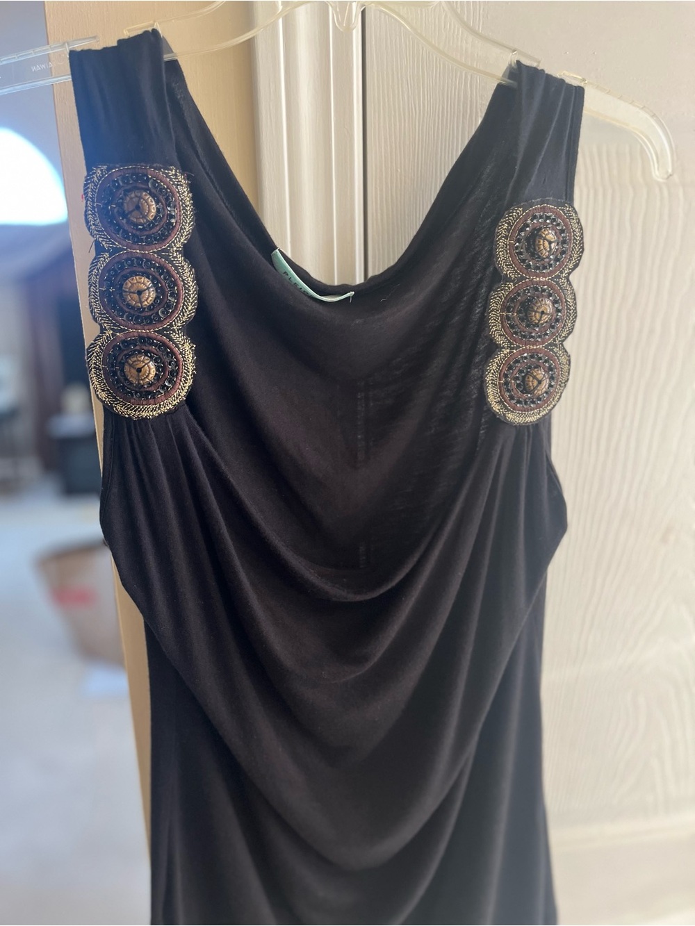 Black Embellished Sleeveless Drape Top
PLEIONE
Size Xl
95% Rayon, 5% Spandex